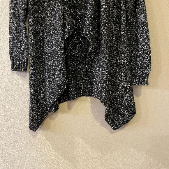 H&M Divided Black And White Waterfall Cardigan Size Medium - Picture 4 of 10